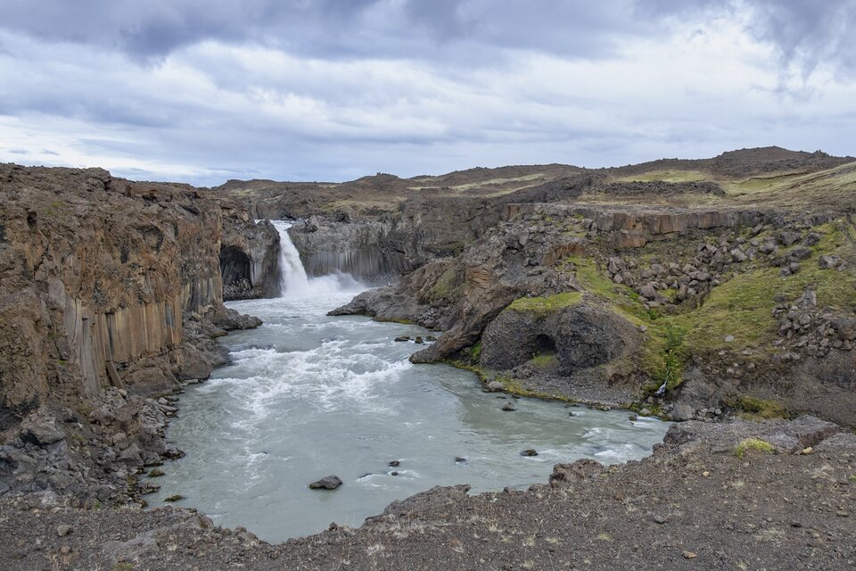Les lignes basaltiques et flots d'Aldeyjarfoss