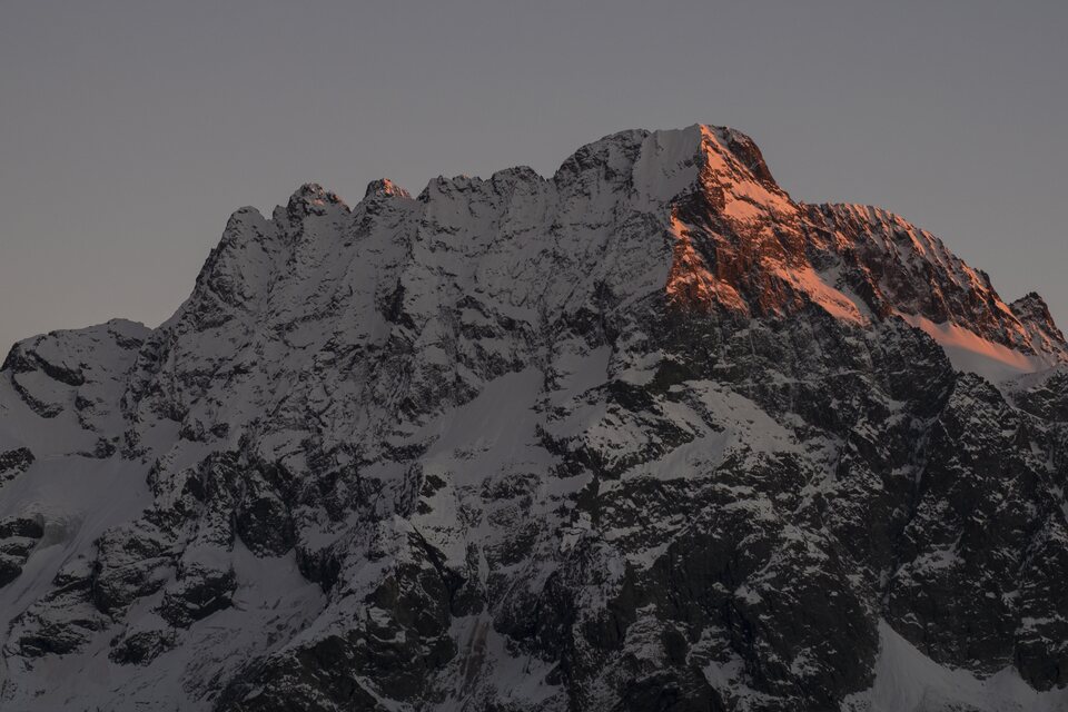 Le Sirac sous les dernières lueurs du soleil couchant