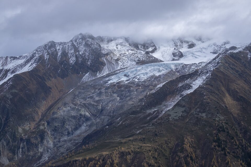 La beauté austère du Glacier du Tour et de ses sommets