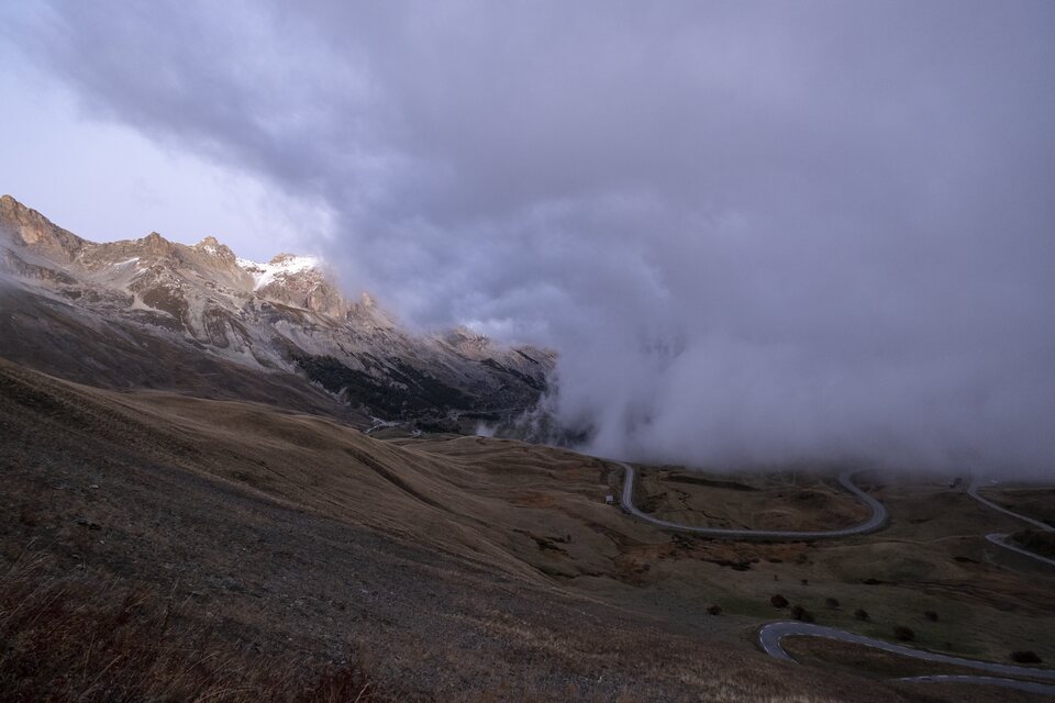 Le col du Lautaret enveloppé dans une brume